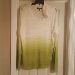 Signature Studio Sweater W/ Hoodie